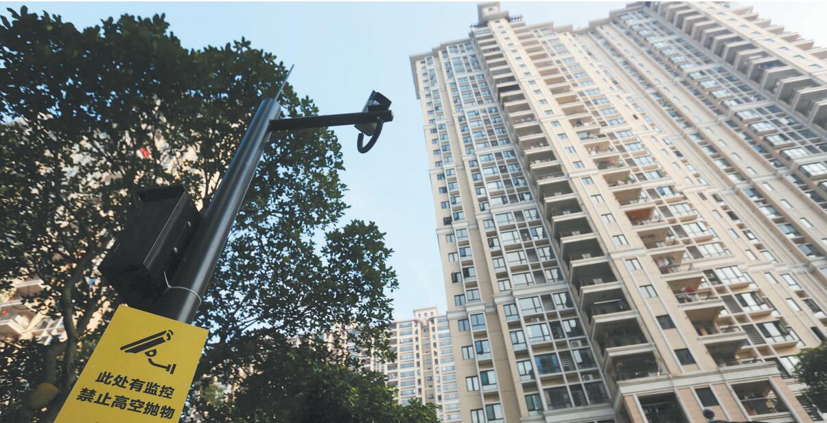 小區(qū)里安裝的監(jiān)控高空拋物攝像頭。.jpg